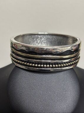 Silver Tone Pattern Clamper Minimalist Fashion Bangle Bracelet